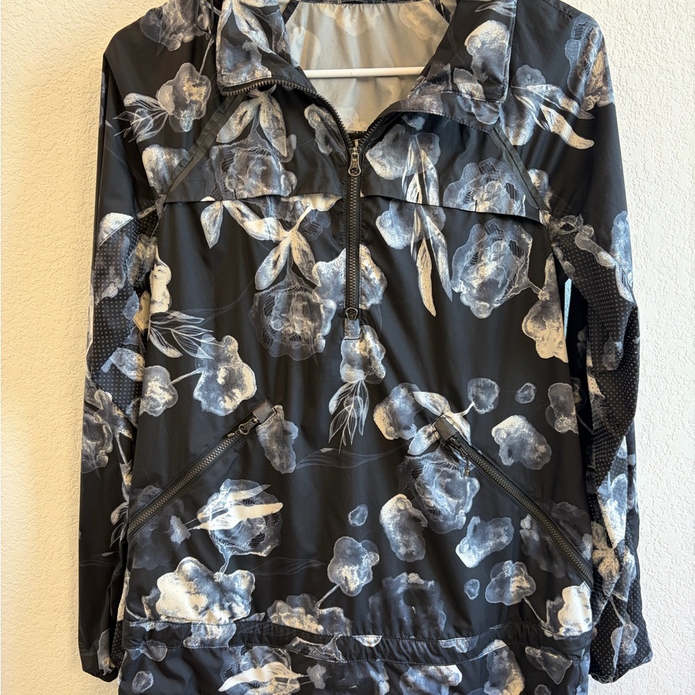 Lululemon Floral Black and White Women's Jacket - Picture 4 of 10